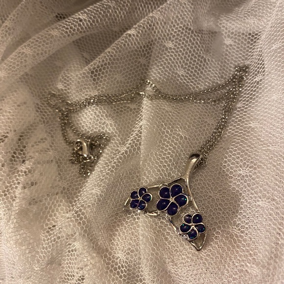 Silver glitter flower mermaid tale Necklace - Picture 2 of 3